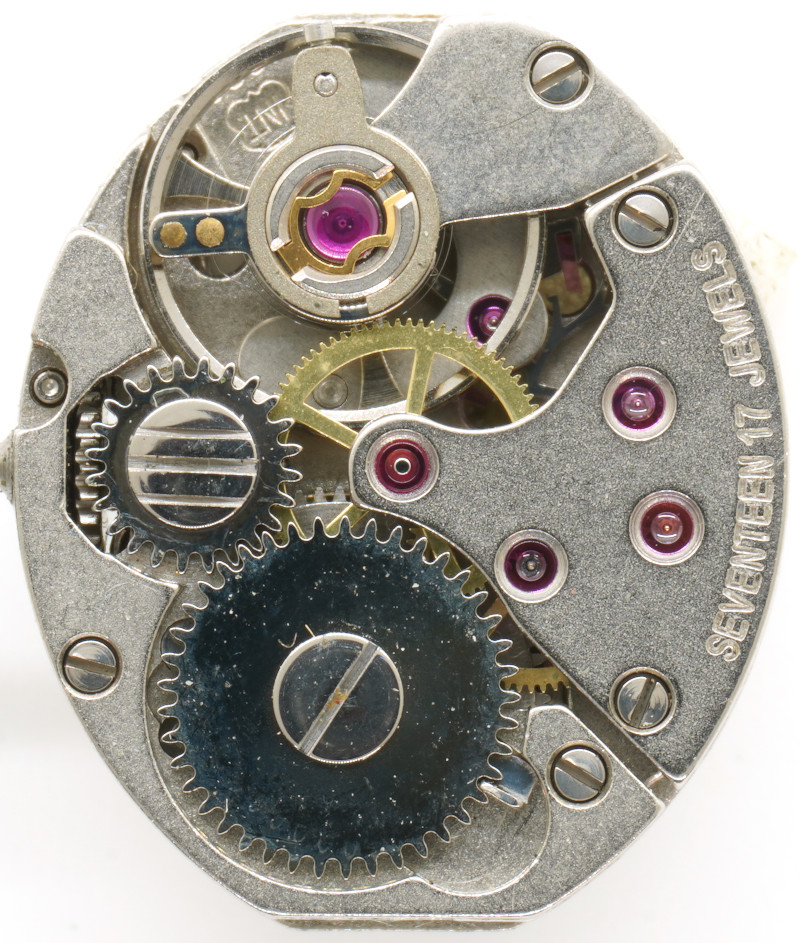 andere Gravur auf der Räderwerksbrücke DuRoWe 1980 (INT): andere Gravur auf der Räderwerksbrücke