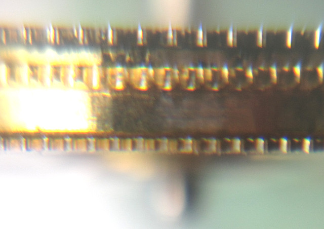 Seitenansicht des Federhauses mit drei Verzahnungen Q&Q 2604: Seitenansicht des Federhauses mit drei Verzahnungen