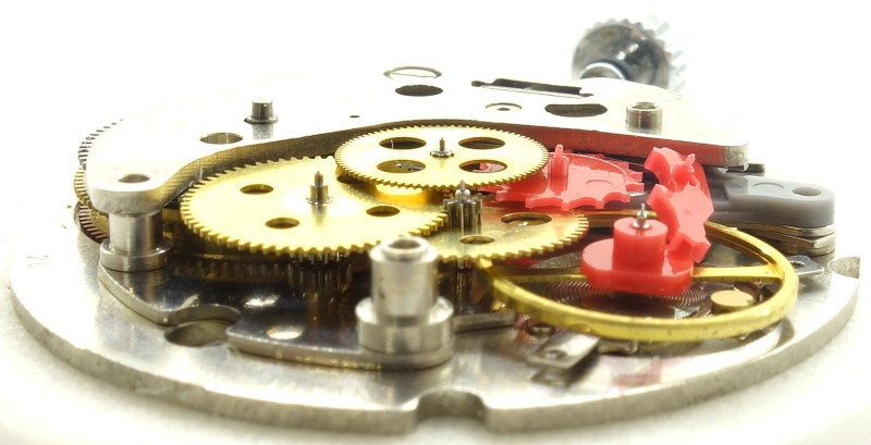 Seitenansicht des Räderwerks Q&Q 2670: Seitenansicht des Räderwerks