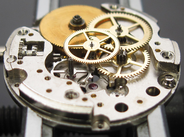 Seitenansicht des Räderwerks Ronda 9018: Seitenansicht des Räderwerks